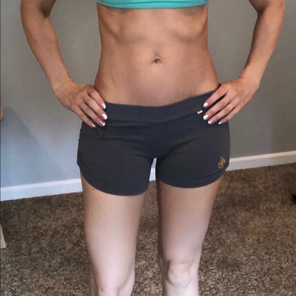 Shakti yoga shorts, size S
